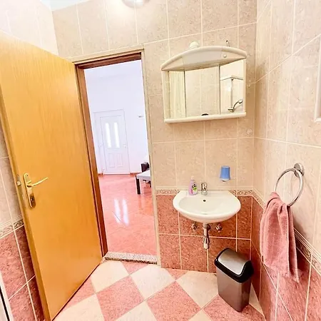 Spacious In 1 Bedroom