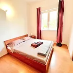 Spacious In 1 Bedroom Apartment Porec
