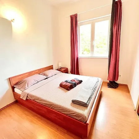 Spacious In 1 Bedroom Daire Poreč