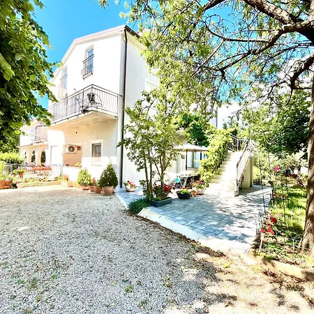 Spacious In 1 Bedroom * Porec