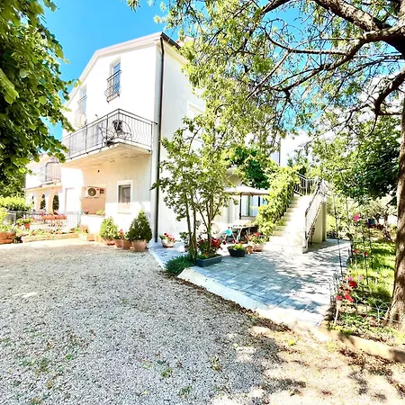 Spacious In 1 Bedroom * Poreč