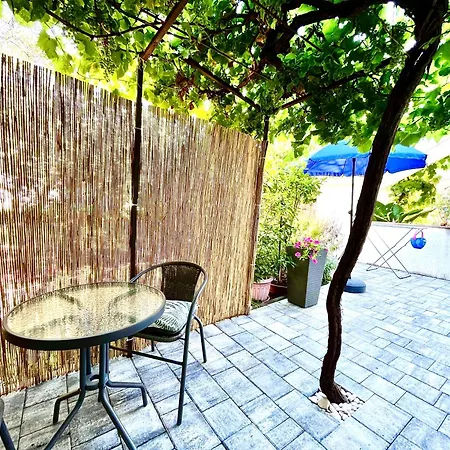 Spacious In 1 Bedroom Appartement